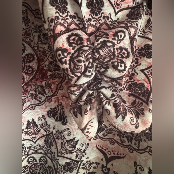 Elegant Red and Black Paisley Blouse - Picture 3 of 5